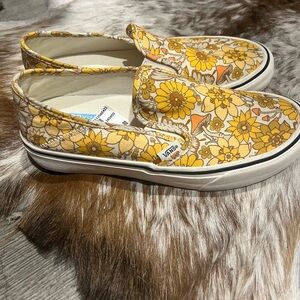 Women’s Size 8.5 Floral Slip On Vans
Great Shape just to big